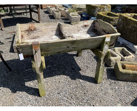 19th century weathered cow feeder trough Dimensions: Height:&nbsp;75cm&nbsp; Length/Width:&nbsp;120cm&nbsp; Depth/Diameter:&n