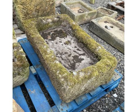 19th century medium rectangular stone troughDimensions: Height:&nbsp;27cm&nbsp; Length/Width:&nbsp;84cm&nbsp; Depth/Diameter: