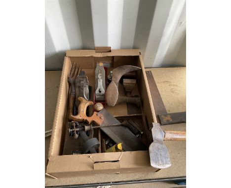 Acorn, Stanley No 04 1/2 planes, Napier drill bit set, small vice, knifes and other tools