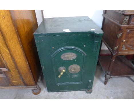 An early 20th Century safe (with key), by R. Foster & Co., Birmingham