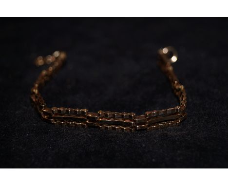 9ct gold gate bracelet 4.3 grams 19cm long