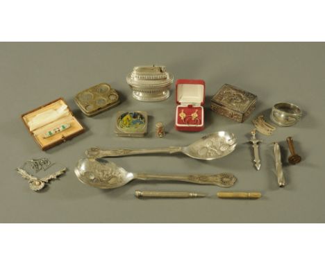 A quantity of collectable items including table lighter, Chinese box, propelling pencil, serviette ring, small pair of gold c