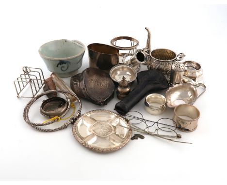 A mixed lot, comprising silver items: a Bank of England Tercentenary dish, by Christopher Nigel Lawrence, London 1994, a pull