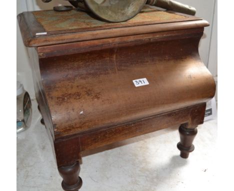 Early 19th century mahogany step commode