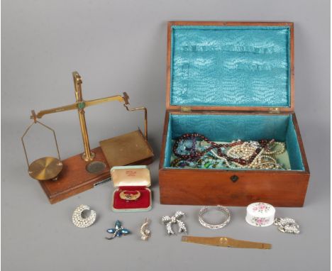 A box of assorted costume jewellery to include simulation pearls, ladies Accurist 21 Jewels ladies wristwatch, brooches, bead