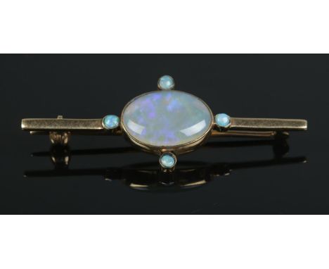 A 9ct gold opal brooch 2.7g  