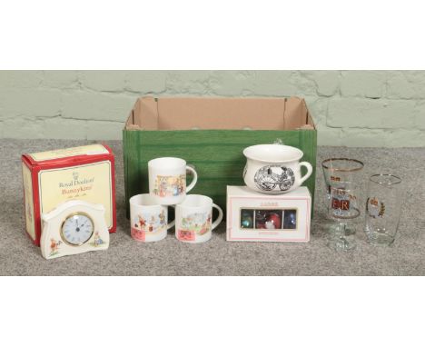A box of assorted items, to include three pairs of silver jubilee glasses, eight Bunnykins mugs, Royal Doulton Bunnykins mant