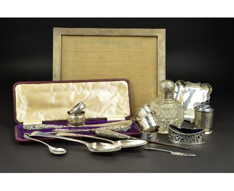 A PARCEL OF SILVER, to include a George V silver mounted rectangular easel back mirror, makers A &amp; J Zimmerman, Birmingha