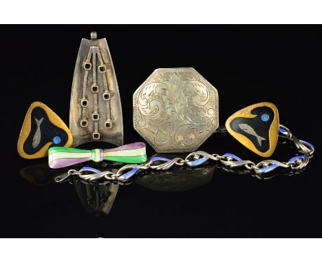 FIVE ITEMS OF SILVER AND WHITE METAL JEWELLERY, to include a bracelet, each link designed as an open stylised leaf, four cent