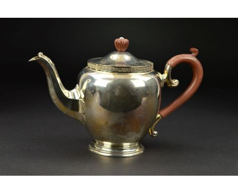 A GEORGE V SILVER TEAPOT, of bulbous form, decorative brown bakelite finial and 'S' scroll handle, domed cover above Grecian 