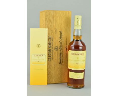 A BOTTLE OF GLENMORANGIE SAUTERNES WOOD FINISH 1981 SINGLE HIGHLAND MALT SCOTCH WHISKY, a limited Edition No.1999, 46% vol, 7