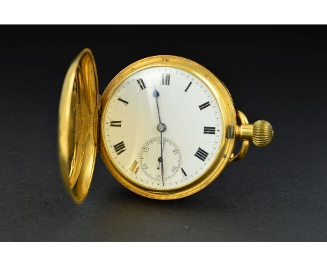 AN EARLY 20TH CENTURY 18CT GOLD FULL HUNTER POCKET WATCH, unsigned white enamel dial, with a subsidiary seconds dial, blue st