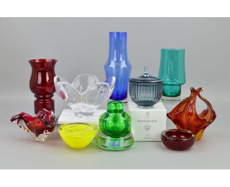 A SMALL COLLECTION OF STUDIO ART GLASS, to include an Orrefors 'Pomona' glass bowl by Lars Hellsten, inscribed to the base, a