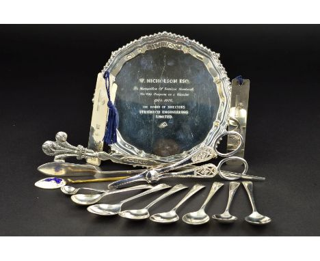 AN ELIZABETH II SILVER CIRCULAR WAITER, gadrooned pie crust border, presentation inscription to centre, one four short cabrio