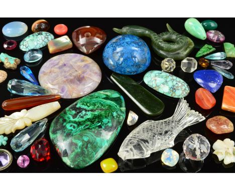 A SELECTION OF MAINLY SEMI PRECIOUS LOOSE GEMS, to include turquoise cabochons, malachite, lapis lazuli, mother of pearl, a m