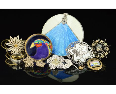 A SELECTION OF MAINLY SILVER AND WHITE METAL JEWELLERY, to include a blue and white guilloche enamel and marcasite compact, a