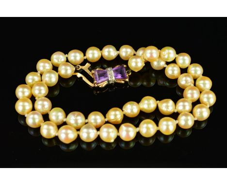 A LATE 20TH CENTURY AKOYA CULTURED PEARL NECKLET, cultured pearls uniform in size, measuring an average diameter of 7.5mm, ri