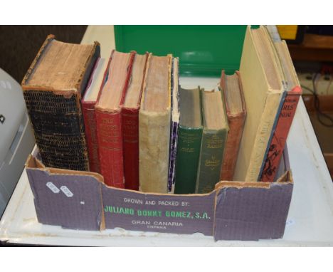BOX CONTAINING VINTAGE BOOKS INCLUDING HUTCHINSON'S GIRLS ANNUAL ETC