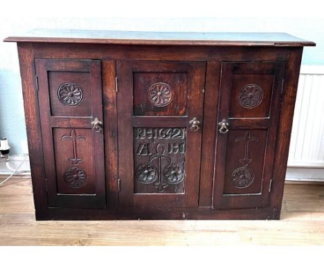 CARVED OAK THREE DOOR CUPBOARD BEARING PANEL 1642, APPROX 132cm LONG, 90cm HIGH AND 38cm DEEP

 