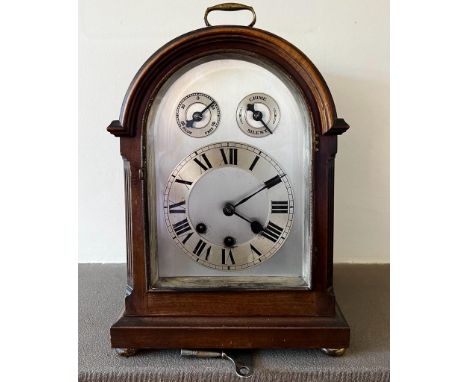 WESTMINSTER CHIMING MANTLE CLOCK, APPROX 39cm TO TOP OF HANDLE

 