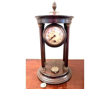 WOODEN MANTLE CLOCK SUPPORTED BETWEEN FOUR COLUMNS, APPROX 32.5cm HIGH

 