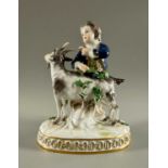 Schönheit, Johann Carl (1730-1805) Entwurf, Meissen Porzellan Junge mit Ziege, bestossen