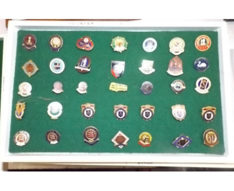 A collection of approximately 320 bowling badges including indoor, tourist and Jubilee, earlier enamel through to acrylic exa