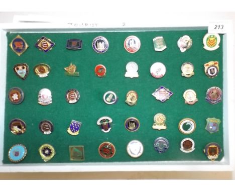 A collection of approximately 210 bowling badges including Jubilee and tourist, earlier enamel through to acrylic examples al
