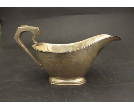 A William Neal silver sauce boat, Birmingham 1940, 206g