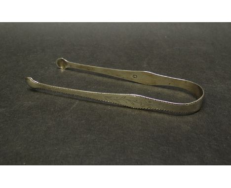 A pair of Hester Bateman silver sugar nips, 28g
