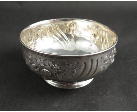 A John Bridge silver sugar bowl, embossed wave and flowers, London 1826, 157g