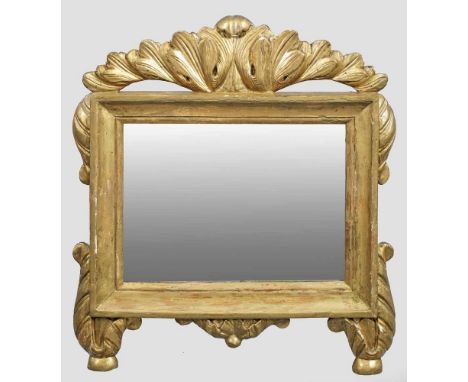   Kleiner Louis XVI-Wandspiegel  Kleiner Louis XVI-Wandspiegel   Holz, geschnitzt, gefasst und vergoldet. Querrechteckig ange