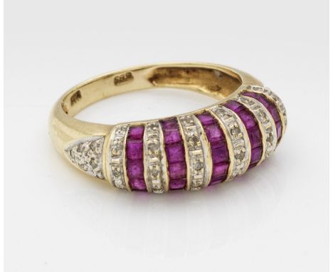   Eleganter Rubin-Bandring  Eleganter Rubin-Bandring   Gelbgold, gest. 585. Schauseitig besetzt mit taubenblutroten Rubincarr