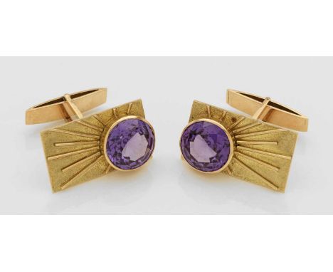   Paar Manschettenknöpfe mit Amethysten aus den 60er Jahren  Paar Manschettenknöpfe mit Amethysten aus den 60er Jahren   Gelb