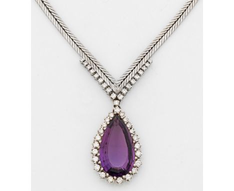   Elegantes Amethyst-Collier aus den 60er Jahren  Elegantes Amethyst-Collier aus den 60er Jahren   Weißgold, gest. 585. Schau