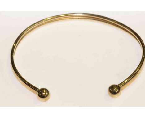 9 carat gold bangle