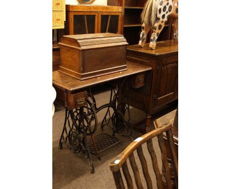 Vintage Singer cast base treadle sewing machine