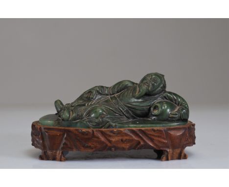 Carved spinach jade reclining figure from Qing period - Weight: 1.22 kg - Shipping available - Region: Chine - Sizes: H 110 m
