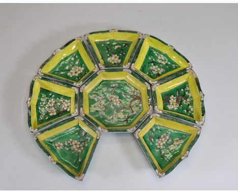 Set of nine porcelain trays with flowers on a green background, Qing period - Weight: 1.00 kg - Shipping available - Region: 