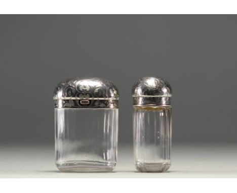 Set of two crystal scent boxes with silver lids, produced by Schafer Piccadilly in London. - Weight: 320 g - Shipping availab