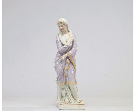 Young woman made in porcelain probably from the 18th centuryÂ&nbsp; - Weight: 1.20 kg - Shipping available - Region: Europe -