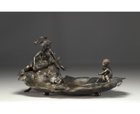 "Naiad and putti by the pond" Art Nouveau polished pewter pocket tureen, circa 1900. - Weight: 1.40 kg - Shipping available -