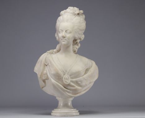 Bust of Marie Antoinette in sculpted marble. This bust demonstrates the finesse of the marble work through the fine features 