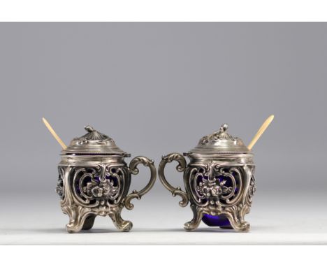 Pair of solid silver mustard pots with blue glassware (one is a replacement), 19th century. - Weight: 370 g - Shipping availa