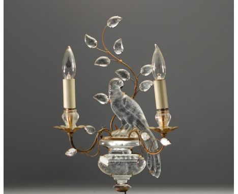 Maison BAGUES - Wall light with two brass and crystal arms decorated with a parrot standing on an urn. - Weight: 1.27 kg - Sh