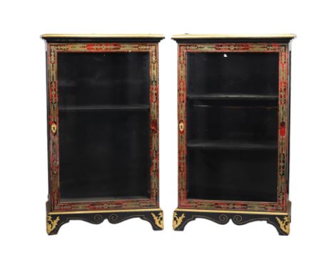 Pair of Boulle marquetry display cabinets in tortoise shell and brass from Napoleon III period, 19th century. - Weight: 40.00