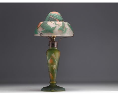 DAUM - Multi-layered glass table lamp in shades of green and orange. Signed on the upper part. - Weight: 2.67 kg - Shipping u