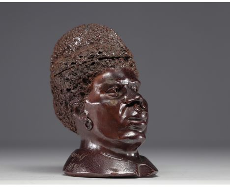 "African head" - Terracotta tobacco pot dedicated "A mon frere Joseph" dated 11.12.1891 and signed Louis Daisne. - Weight: 2.