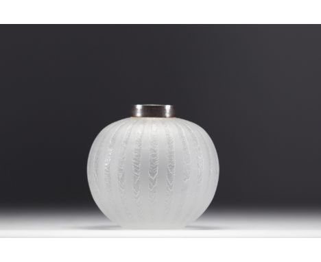 DAUM Nancy - Ball base in acid-etched glass, circa 1930 - Weight: 570 g - Shipping available - Region: France - Sizes: H 130M