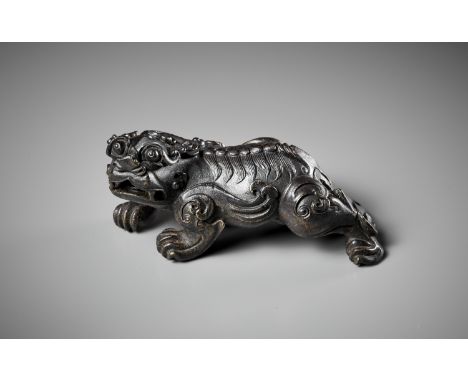 A BRONZE 'BIXIE' WEIGHT, EARLY QING DYNASTYChina, late 18th century. Boldly cast as a crouching bixie with neatly incised man